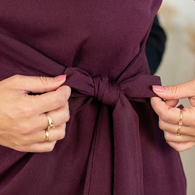 ALINA | ELEGANT DRESS WITH TIE AND DELICATE SLIT